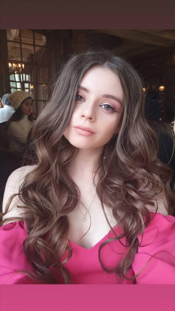 Poster image of 🇷🇺 Layla 💖 Young Russian Angel 19YO – Cute, Elegant & Captivating